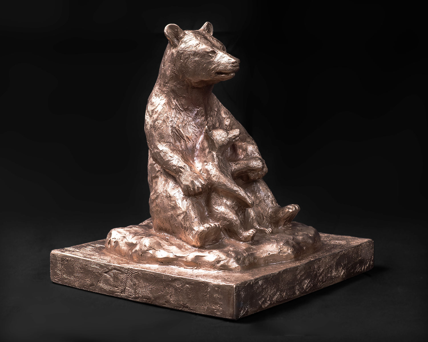 002-mother-and-child-aurum-edition-angle